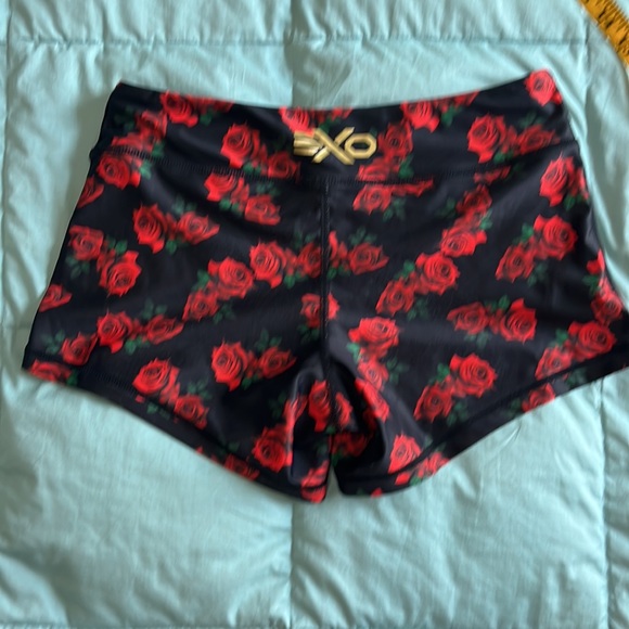 EXO medium rose shorts - Picture 2 of 4